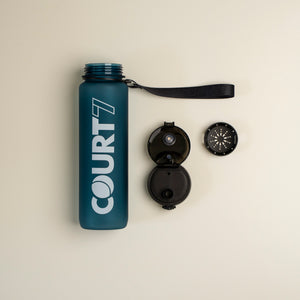 COURT7 Sportflasche in Blau 1L — Material-Detail | Sportflasche von COURT7